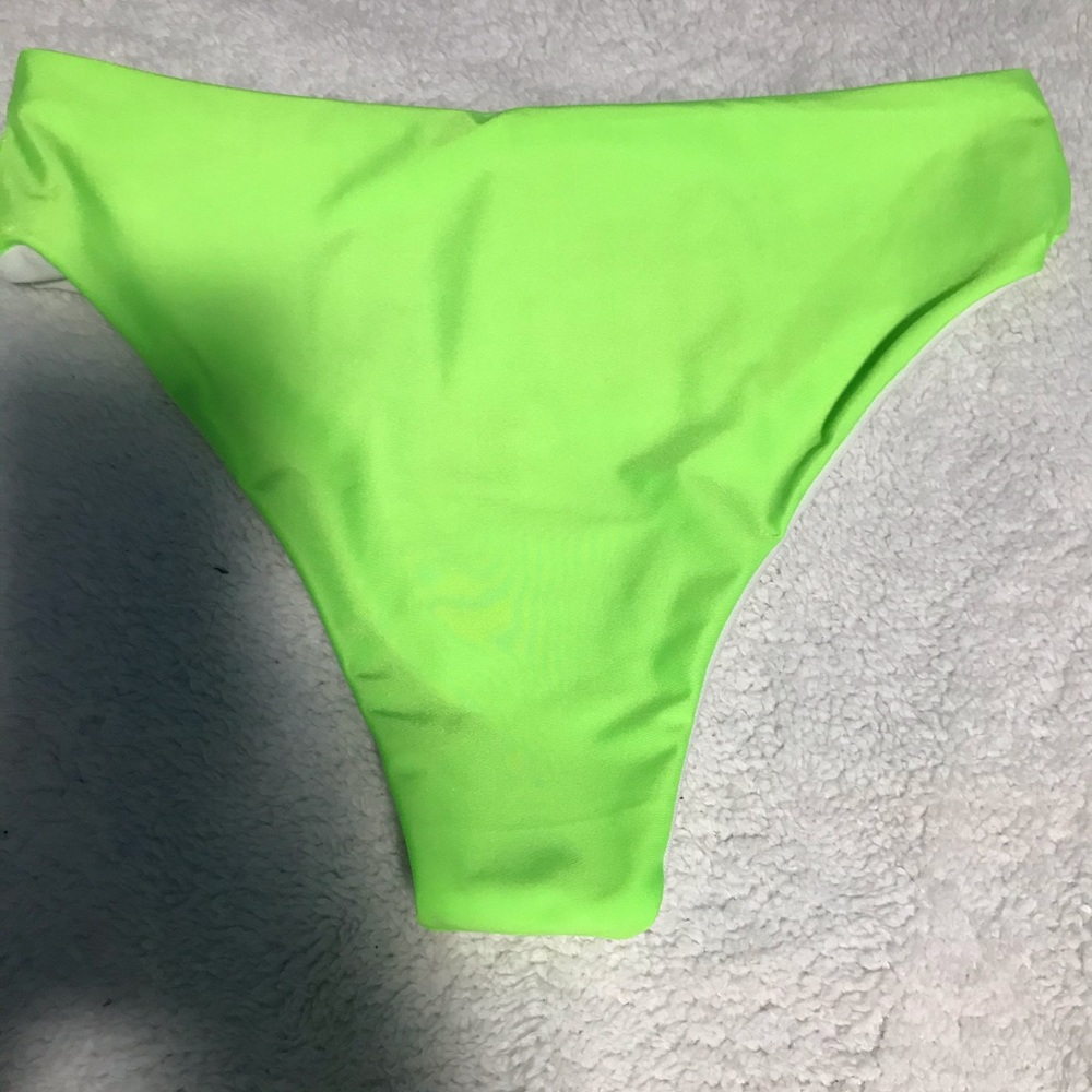 Bikini - Picture 4 of 6